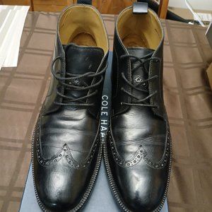 Beautiful pair of Cole Haan black wing tipped shoes. (Dize 11)